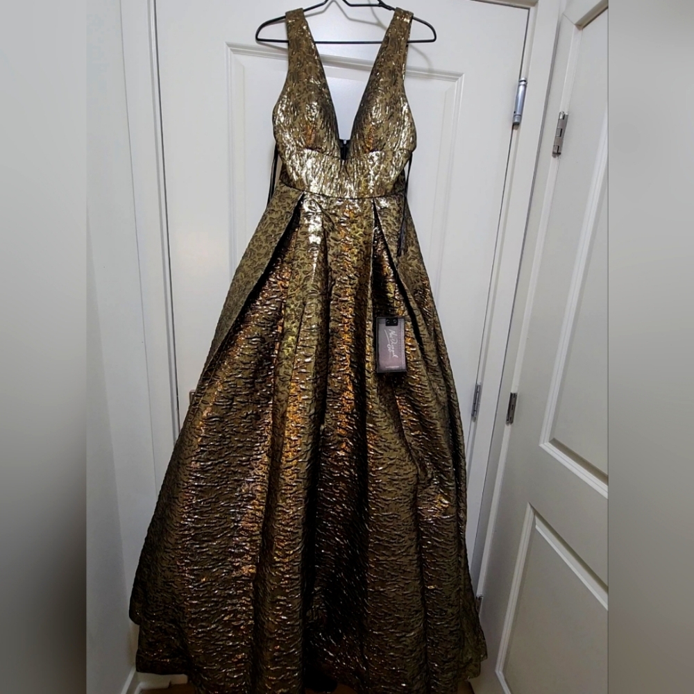 Elegant Mac Duggal Gold Evening Gown